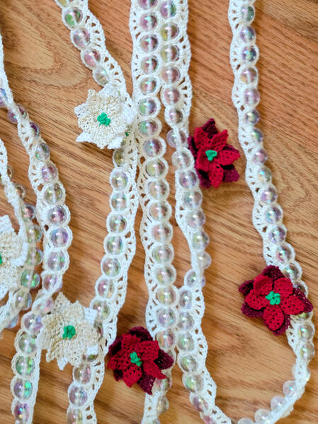A view of Sandra's completed poinsettia garland.