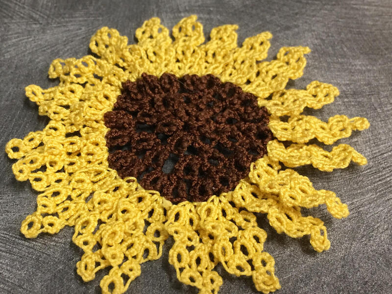 Instructor Shawna Wachs translated the turkish oya sunflower pattern to tatting patterns.